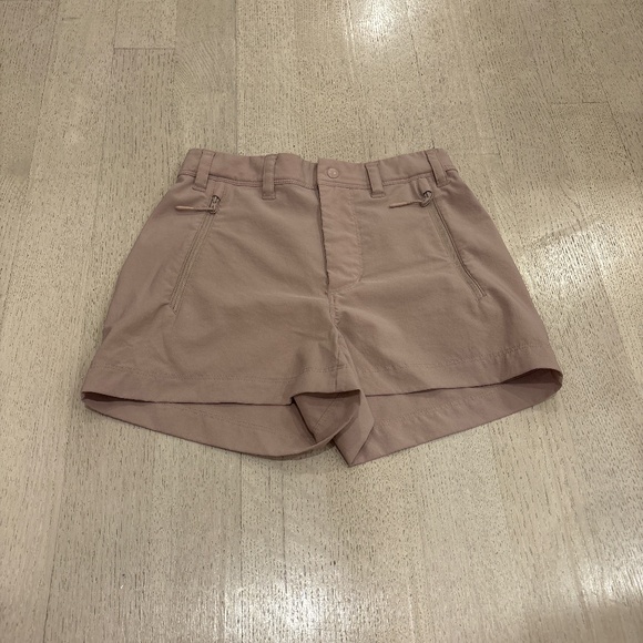 Aritzia TnAction Quad Shorts Size 00 Barely Blush - Picture 1 of 8